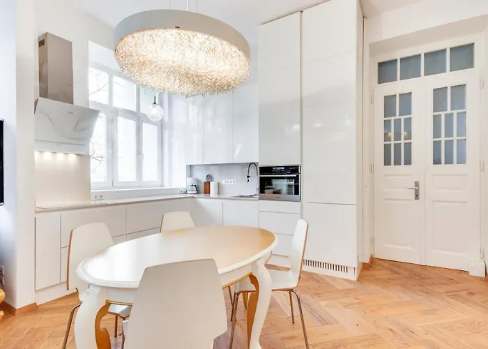 And Luxurious Beethovnova Apartment Laibach