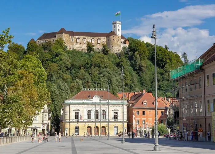 And Luxurious Beethovnova Apartment Laibach