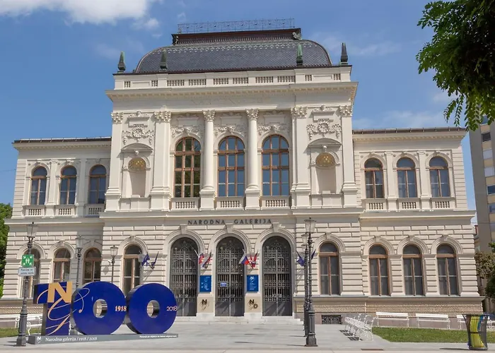 And Luxurious Beethovnova Apartamento