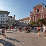 Διαμέρισμα And Luxurious Beethovnova Λιουμπλιάνα