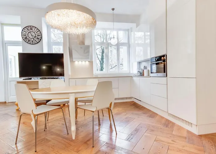 And Luxurious Beethovnova *